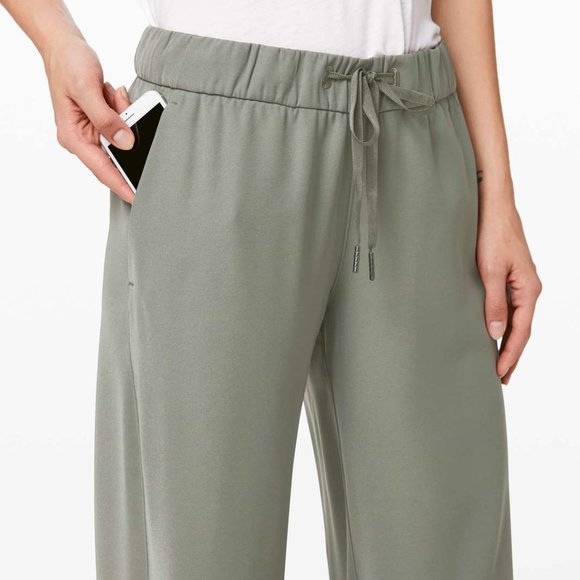 On the Fly Wide-Leg 7/8 Pant *Woven SAGE 🍃